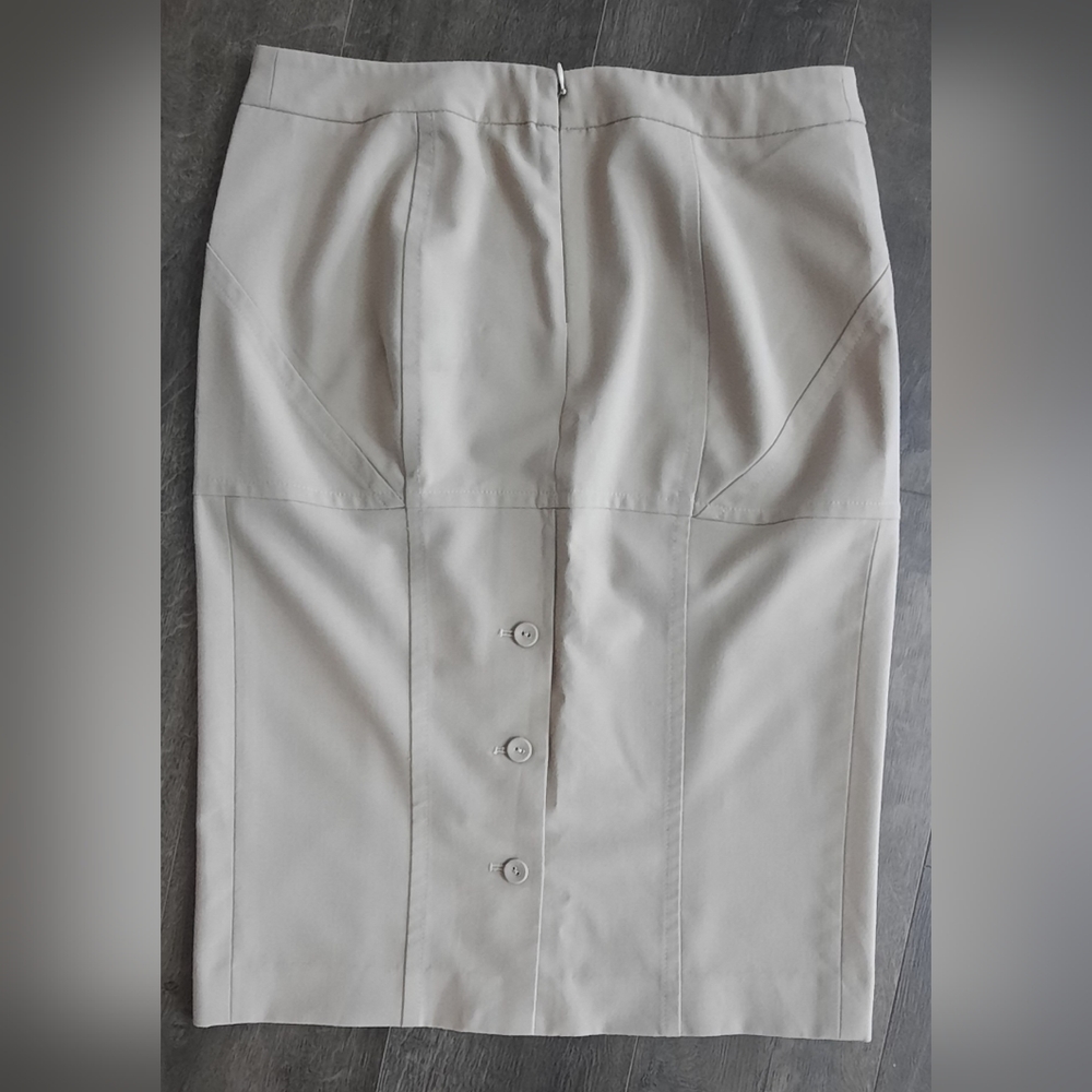 Victoria's Secret Body by Victoria fitted button-back pencil skirt size 6